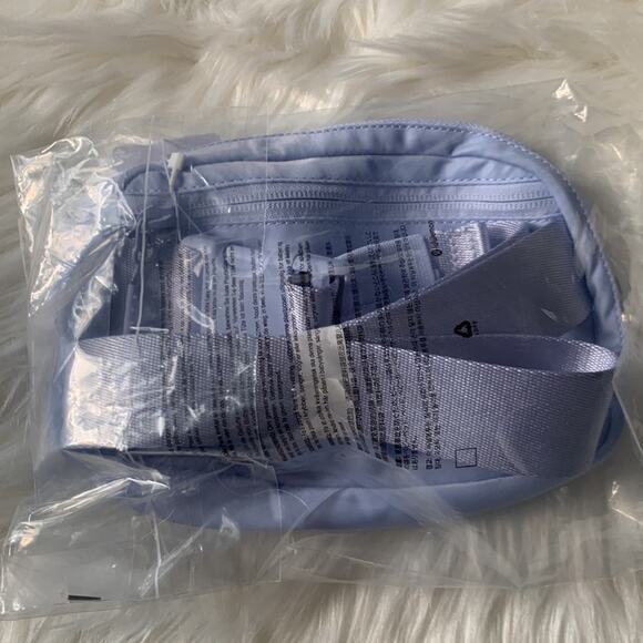 NWT Lululemon Everywhere Belt Bag Pastel Blue - Picture 7 of 7